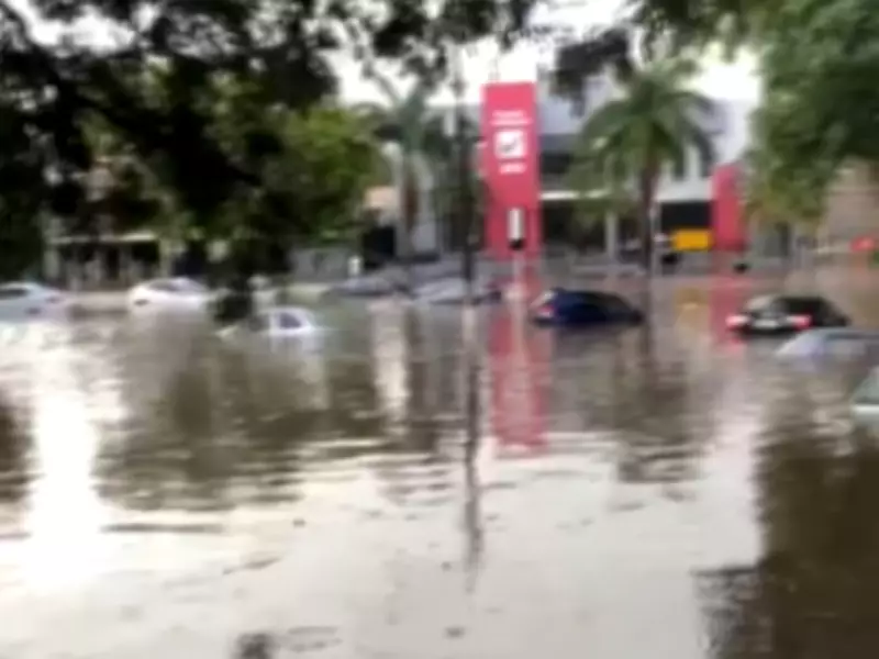 Chuva intensa em Campinas alaga kartódromo e deixa 21 carros submersos