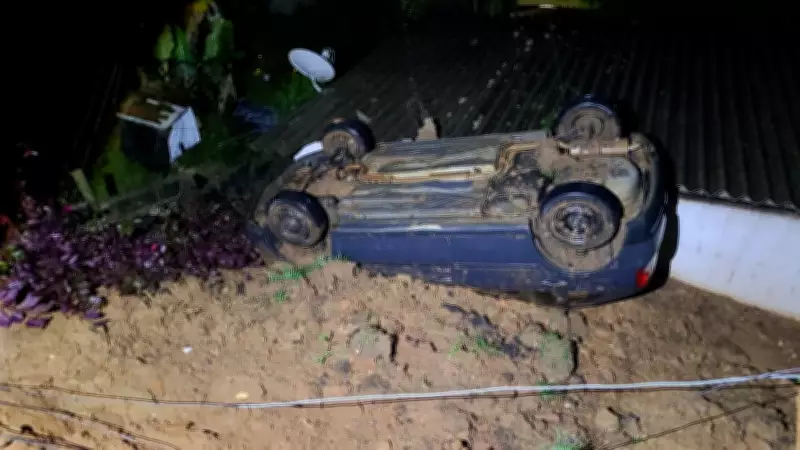 Chuva intensa provoca deslizamento e carro capota após queda de muro em Resende