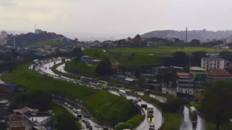 Chuva intensa retorna a Belo Horizonte após carnaval com alerta de granizo e ventos fortes