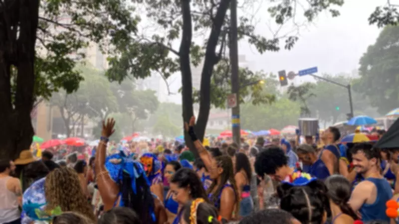Chuva Surpreende Foliões no Pré-Carnaval de BH e RJ: Dicas de Segurança para Blocos