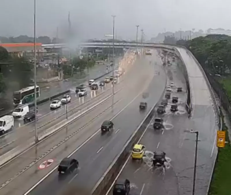 Chuva volumosa no Rio: estado em alerta, Caxias com risco de deslizamentos