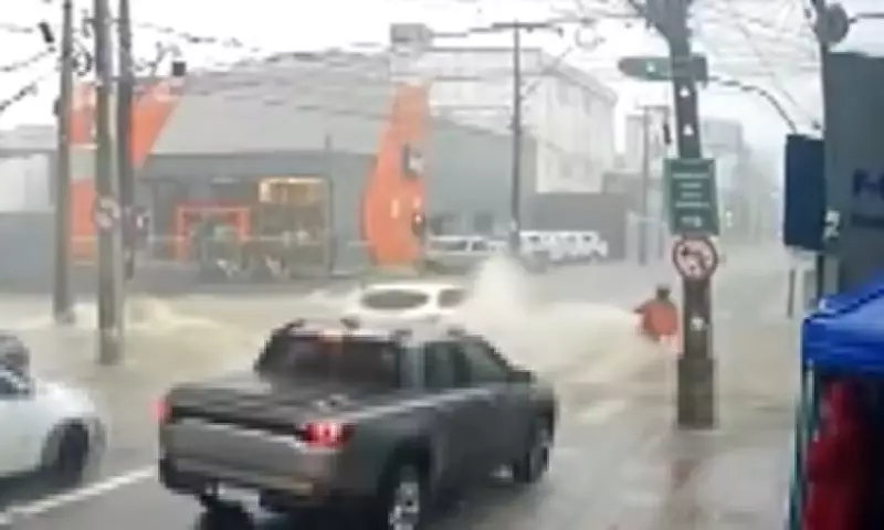 Chuvas intensas arrastam motociclista e causam transtornos em Vitória da Conquista