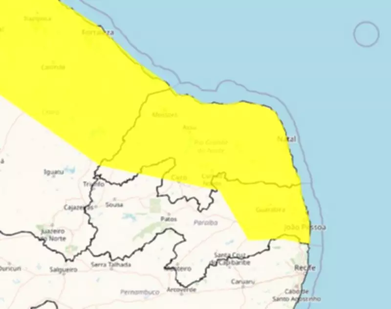 Chuvas intensas no RN causam alagamentos e desalojam famílias em Natal