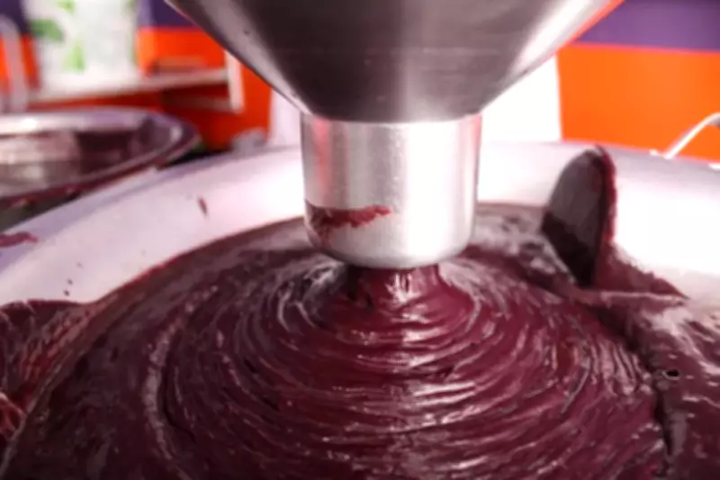 Chuvas no Amapá reduzem colheita de açaí em 40% e elevam preços no mercado