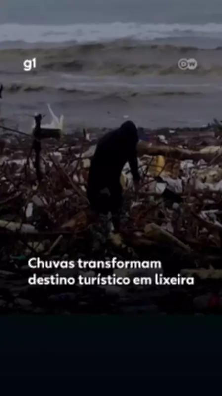 Chuvas transformam praia colombiana em lixeira: resíduos e animal morto no mar