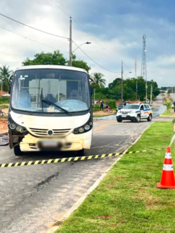 Ciclista morre atropelada por ônibus em São Romão; motorista tinha CNH vencida