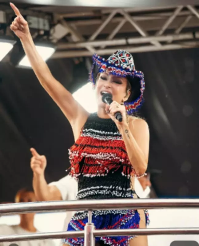 Claudia Leitte homenageia cultura maranhense com look especial no Carnaval de São Luís