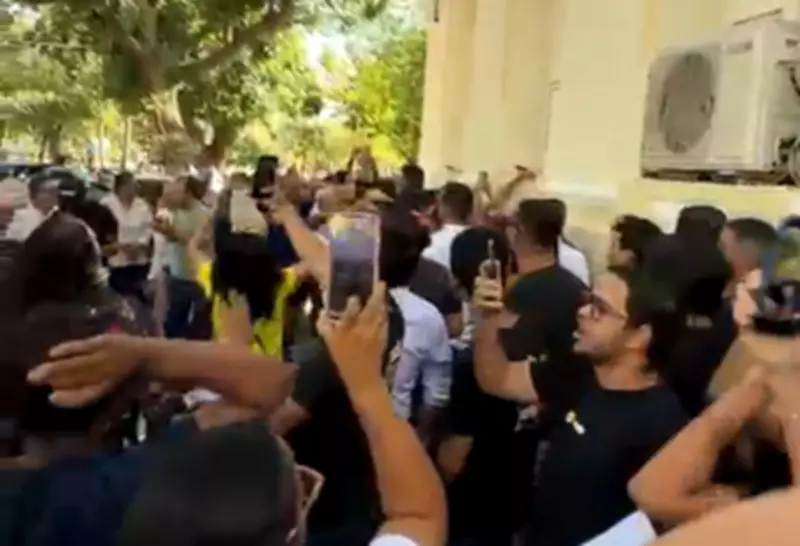 Câmara do Recife vota impeachment de João Campos após protestos de grupos favoráveis e contrários
