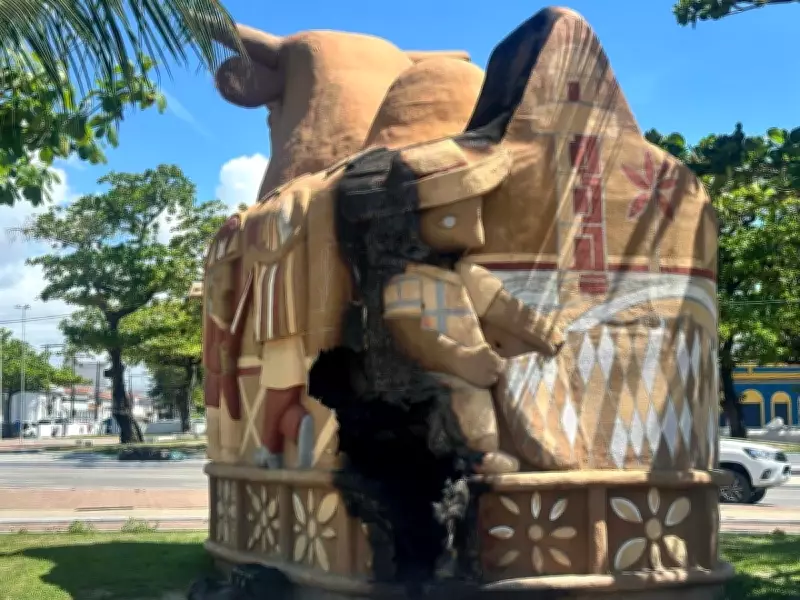 Câmeras de segurança flagram homem incendiando escultura 'O Boi' em Maceió
