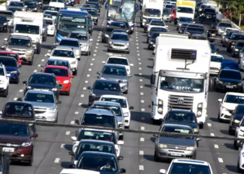 CNT alerta: 60% das rodovias têm problemas e acidentes matam 17 por dia no Brasil
