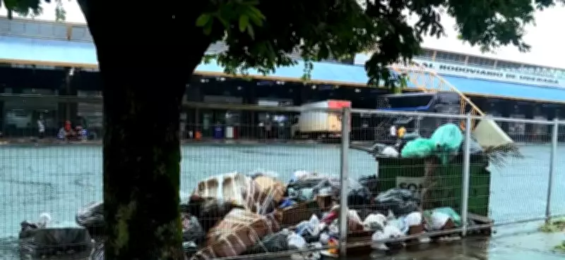 Coleta de lixo em Uberaba tem falhas e empresa é notificada após reclamações