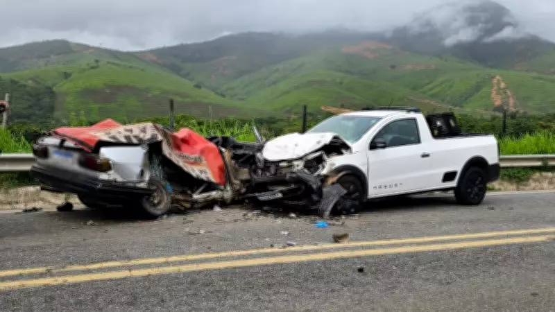 Colisão entre carros na BR-259 mata quatro pessoas de uma mesma família em Governador Valadares