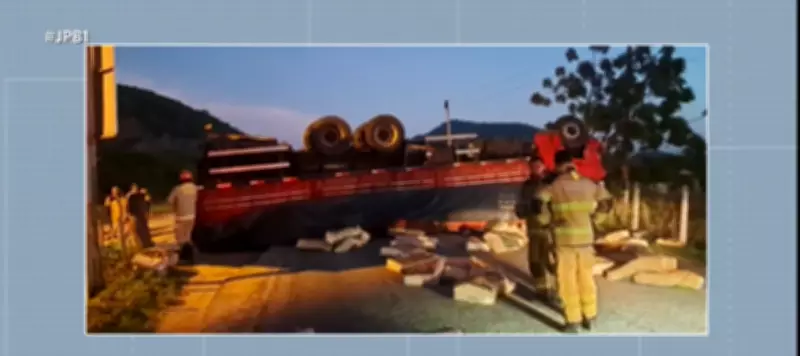 Colisão frontal entre carro e caminhão mata motorista na PB-295 em Brejo do Cruz