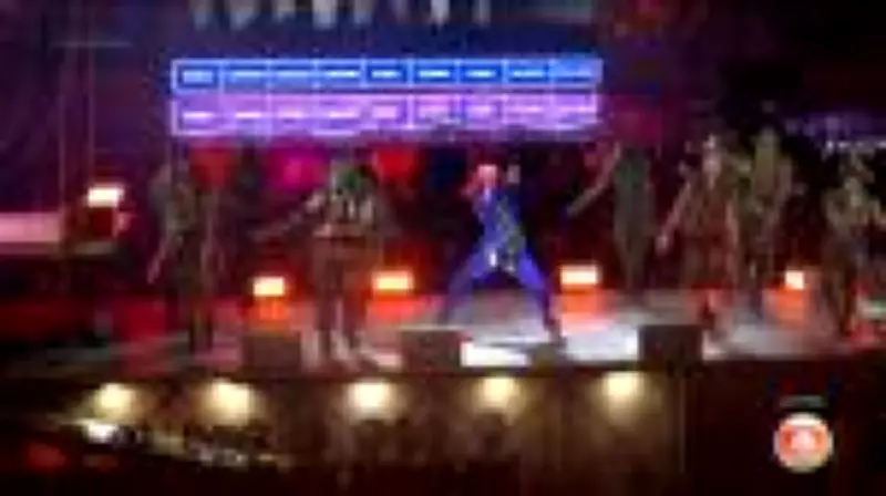 Comentaristas da Globo evitam polêmica política em desfile que homenageia Lula