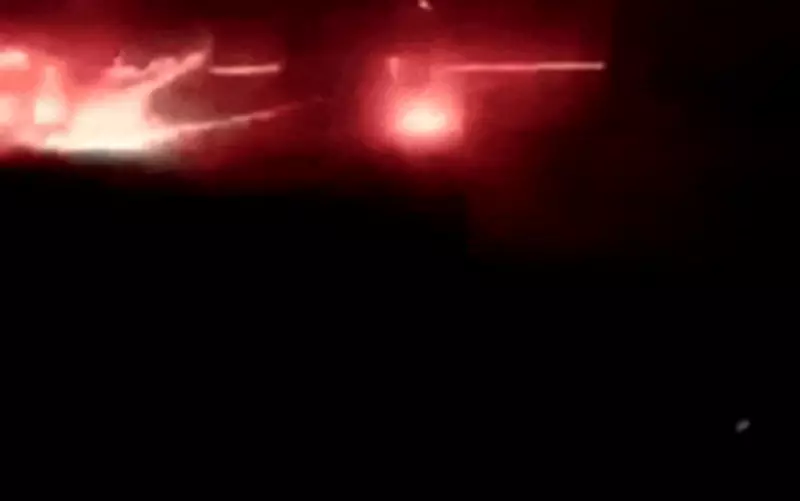 Confronto intenso na fronteira: Paquistão e Afeganistão trocam tiros após ataques retaliatórios