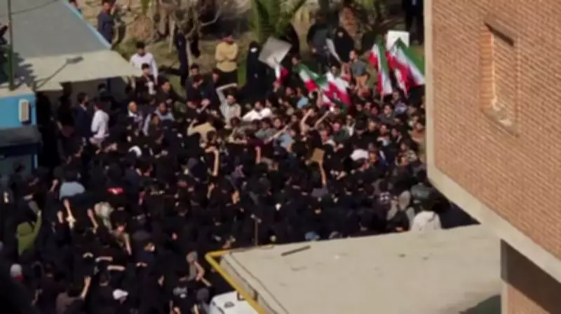 Confrontos entre estudantes iranianos em universidades marcam segundo dia de protestos