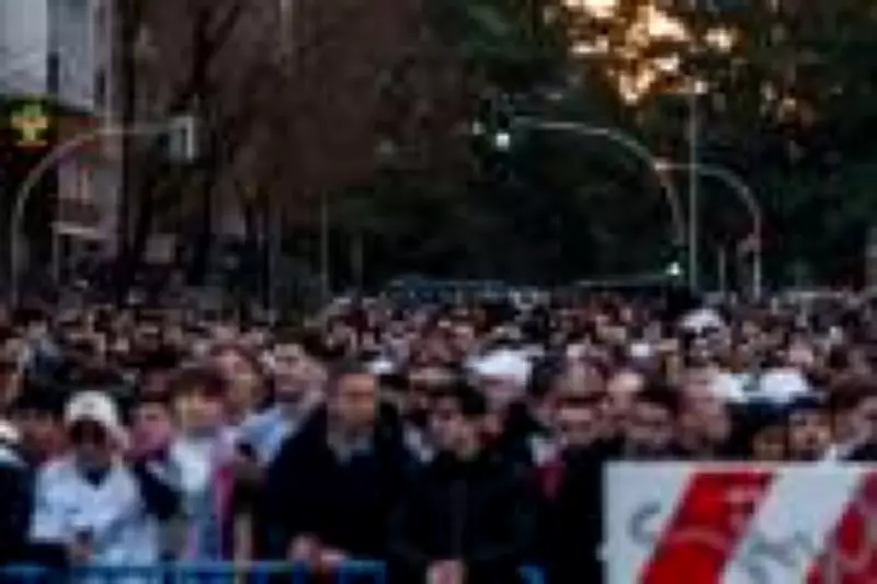 Confrontos entre torcedores do Benfica e polícia agitam Madrid antes de jogo da Champions