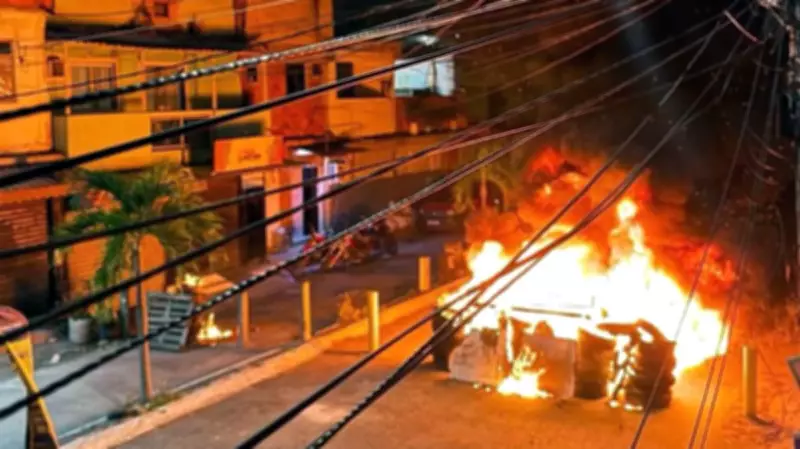 Confrontos intensos na Maré: tiroteio e barricadas em chamas na madrugada
