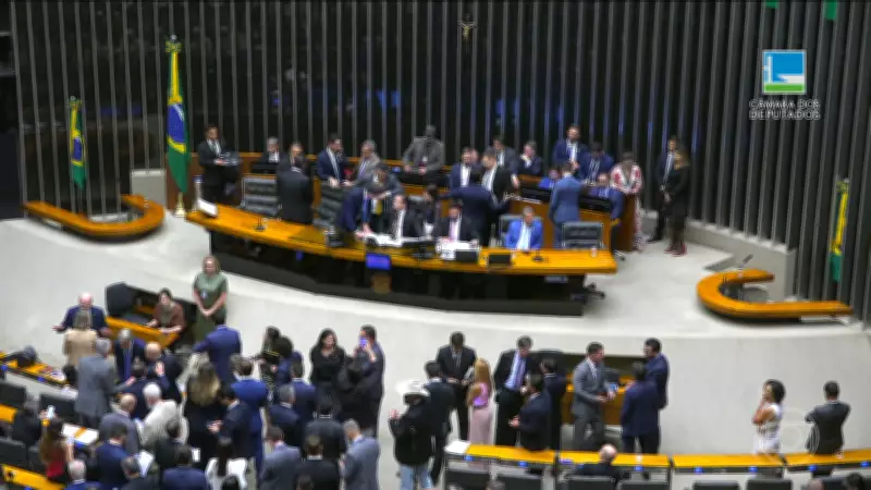 Congresso aprova reajuste salarial para servidores da Câmara e Senado