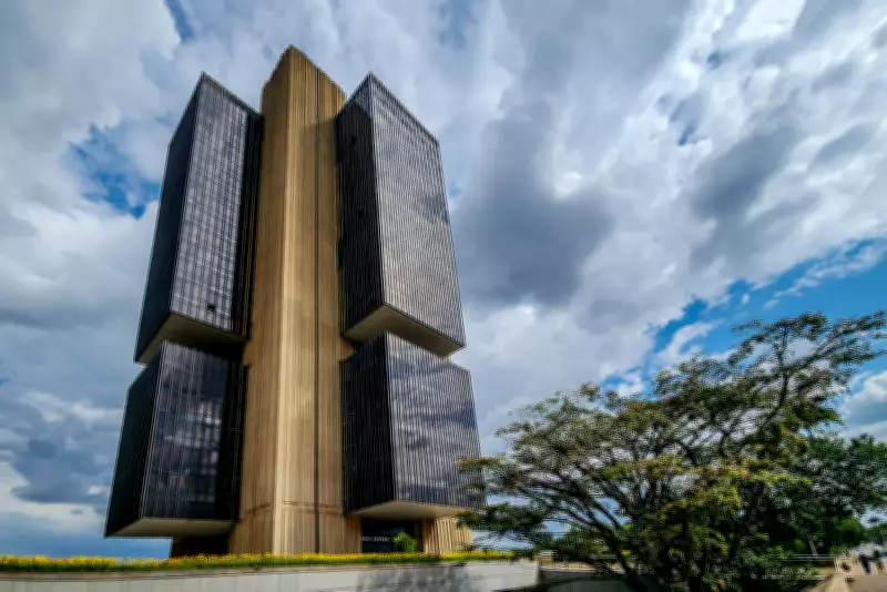 Copom sinaliza início modesto de corte da Selic em março, com cautela sobre inflação