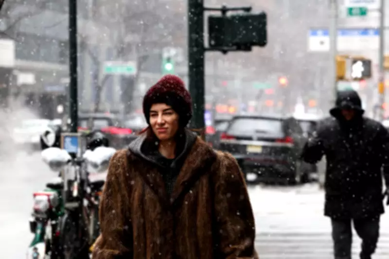 Cowboy Nu desafia nevasca histórica em Nova York com performance na Times Square