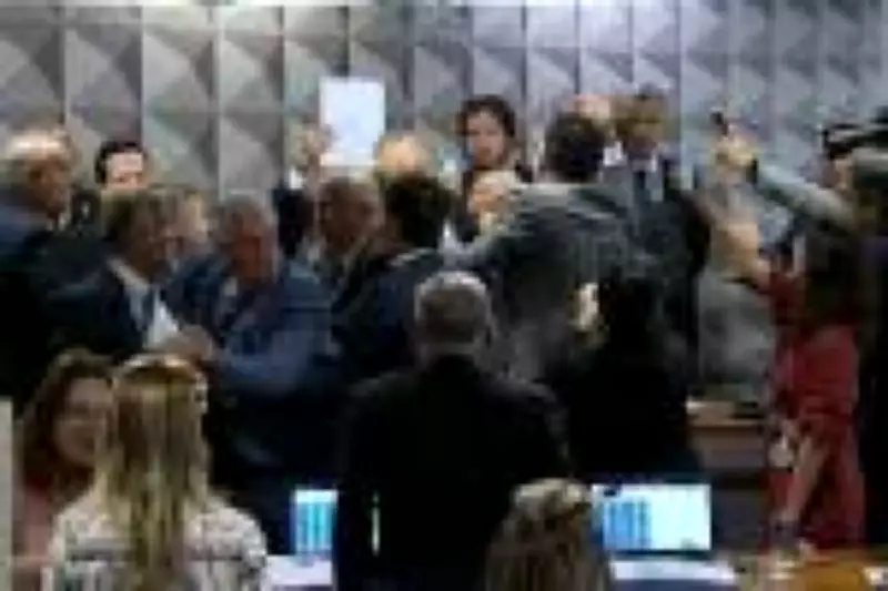 CPMI do INSS aprova quebra de sigilo de Lulinha em sessão tumultuada