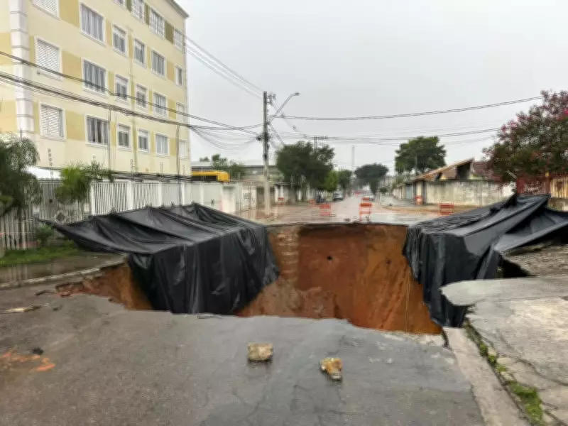 Cratera em São José dos Campos: lonas emergenciais e 156 desalojados após novo afundamento