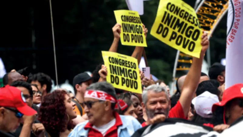 Crise de Confiança: Descrença nas Instituições Políticas Molda Eleições de 2026