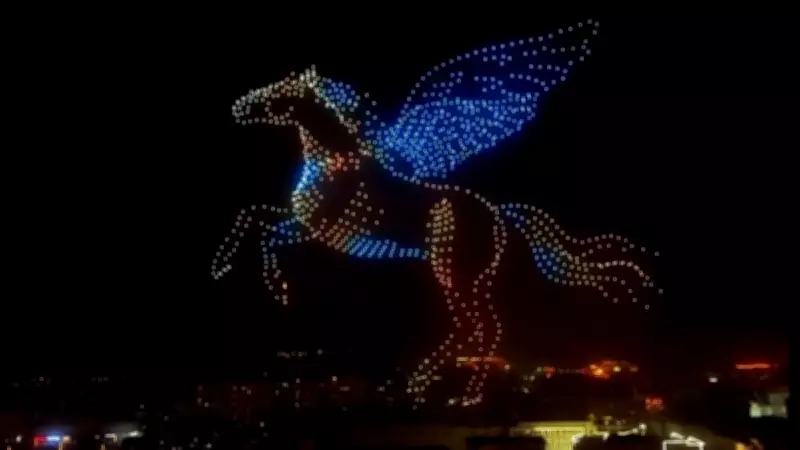 Céu de Dunhuang se ilumina com show de mais de 1.000 drones no Festival da Primavera chinês