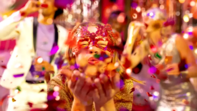 Cuidados com a pele antes do Carnaval: dermatologista ensina rotina para evitar alergias