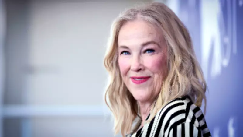 Cultura em Luto: Adeus a Catherine O'Hara, James Sallis e Sal Buscema