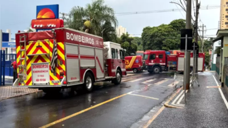 Curto-circuito em refrigerador causa princípio de incêndio e evacua supermercado atacadista em Piracicaba