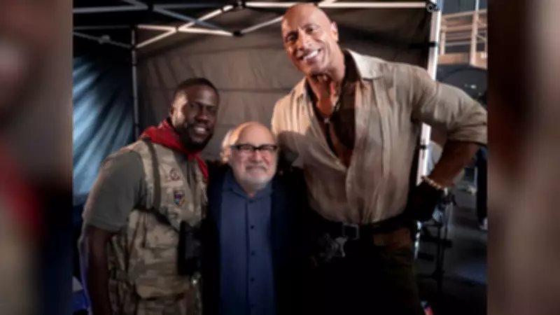 Danny DeVito se despede de 'Jumanji 3' com homenagem de Dwayne Johnson nos bastidores