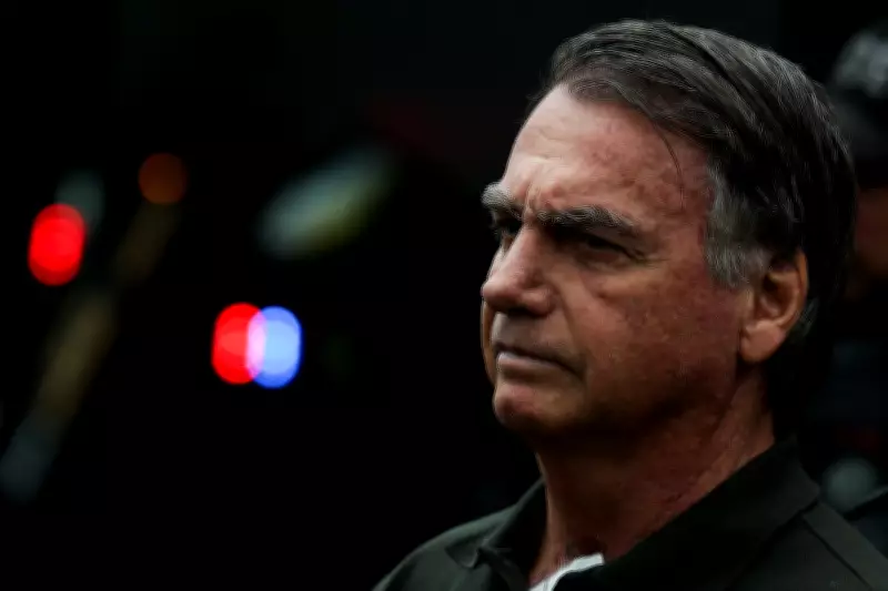 Defesa de Bolsonaro insiste em prisão domiciliar com laudos médicos