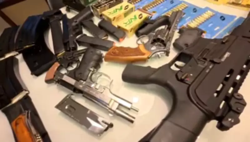 Defesa de ex-secretário preso por estupro afirma que armas apreendidas são legais