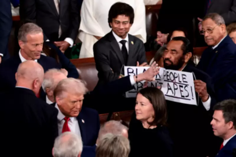 Deputado democrata é retirado do plenário após protesto contra Trump durante discurso do Estado da União