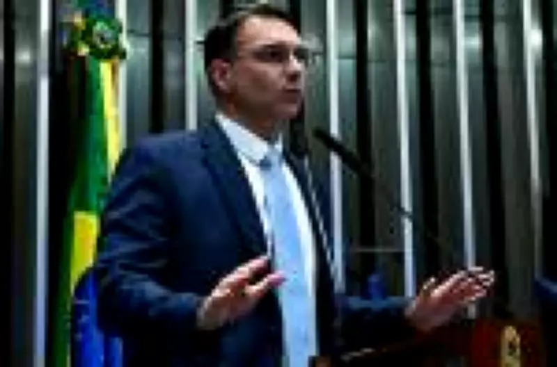 Deputado pede quebra de sigilo de corretora de Flávio Bolsonaro por suspeita de fraude no INSS
