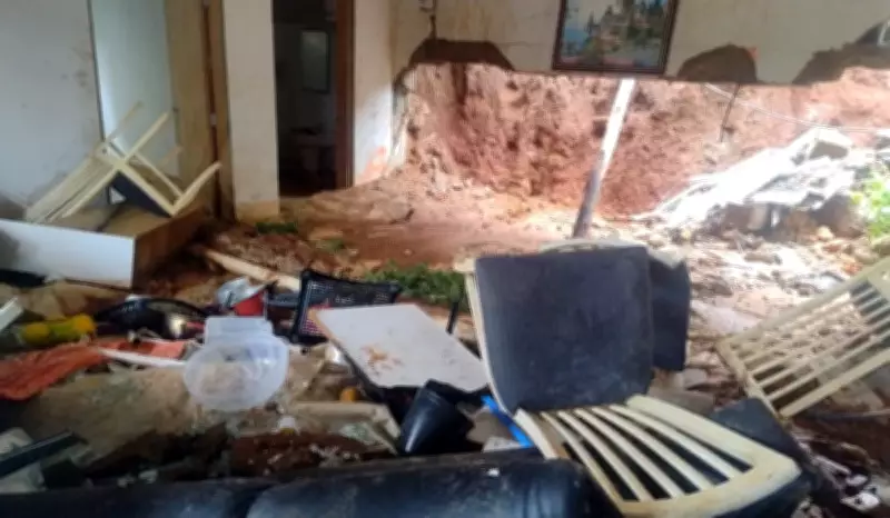 Deslizamento em Jaguariúna: água invade casa por tomadas antes de desabamento