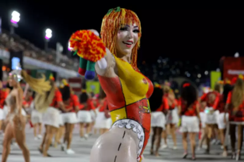 Destaque do Salgueiro passa 4 horas em pintura corporal para viver Emília em ensaio técnico