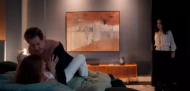 Detalhe da cena do flagra sacode 'Três Graças': Zenilda descobre traição