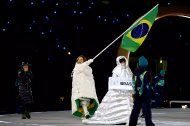 Detalhe surpresa no uniforme dos porta-bandeiras do Brasil na Olimpíada de Inverno
