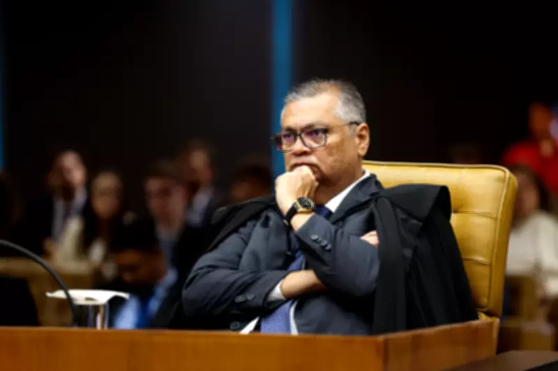 Dino barra emendas de suplente de Zambelli, mas permite de substitutos de Ramagem e Eduardo Bolsonaro