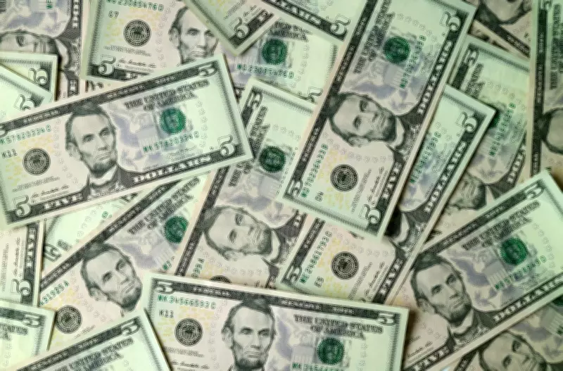 Dólar cai a R$ 5,21, menor valor desde maio de 2024, com Ibovespa em alta