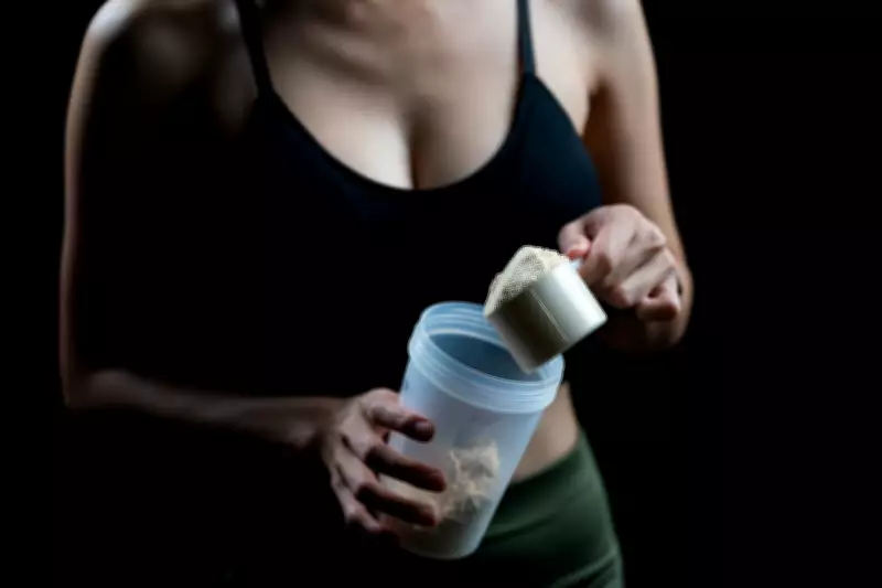 Do leite ao pó: USP revela como o whey protein é produzido e os riscos do consumo excessivo