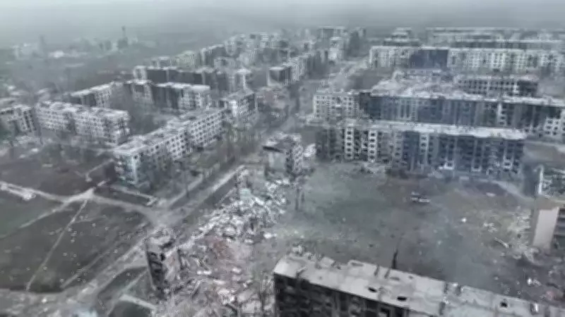 Donald Trump e Volodymyr Zelensky discutem troca de prisioneiros e reconstrução da Ucrânia em ligação telefônica