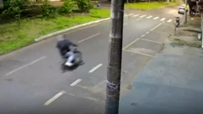 Dupla em bicicleta motorizada assassina dois jovens a tiros em Araguari