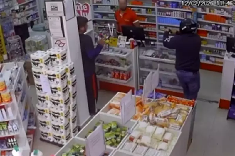 Dupla em motocicleta assalta farmácia em Hortolândia e leva dinheiro e pertences