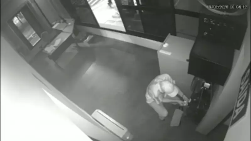 Dupla Furta R$ 13 Mil em Posto de Combustível de Santa Bárbara d'Oeste em Ação Rápida