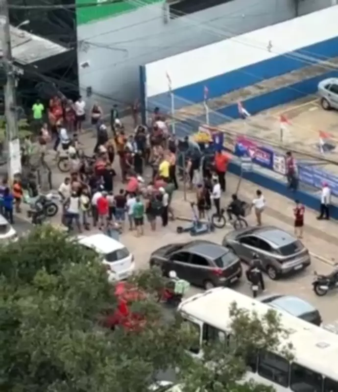 Dupla tenta assaltar mulher em Belém, sofre agressão popular e é presa pela polícia