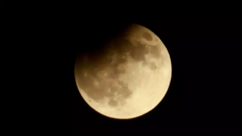 Eclipse lunar 'Lua de Sangue' será parcialmente visível no Brasil nesta terça-feira